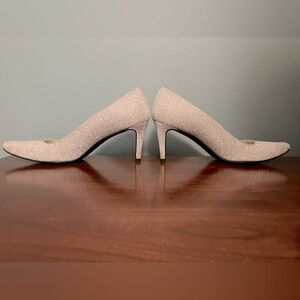 Leigh 75 Pump- silver heels - used
STUART WEITZMAN